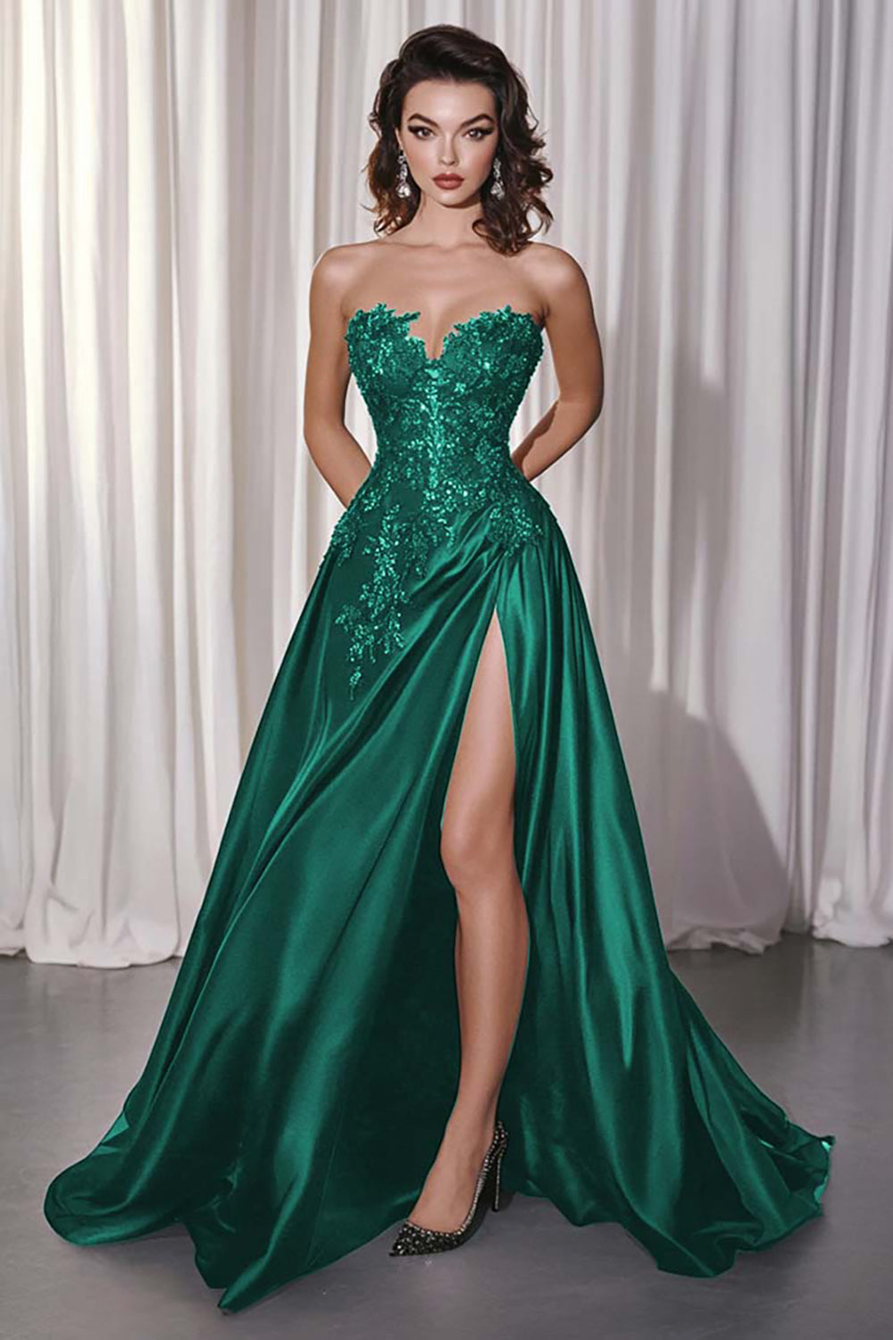 Black A-Line Satin Sweetheart Long Prom Dress with Lace Appliques