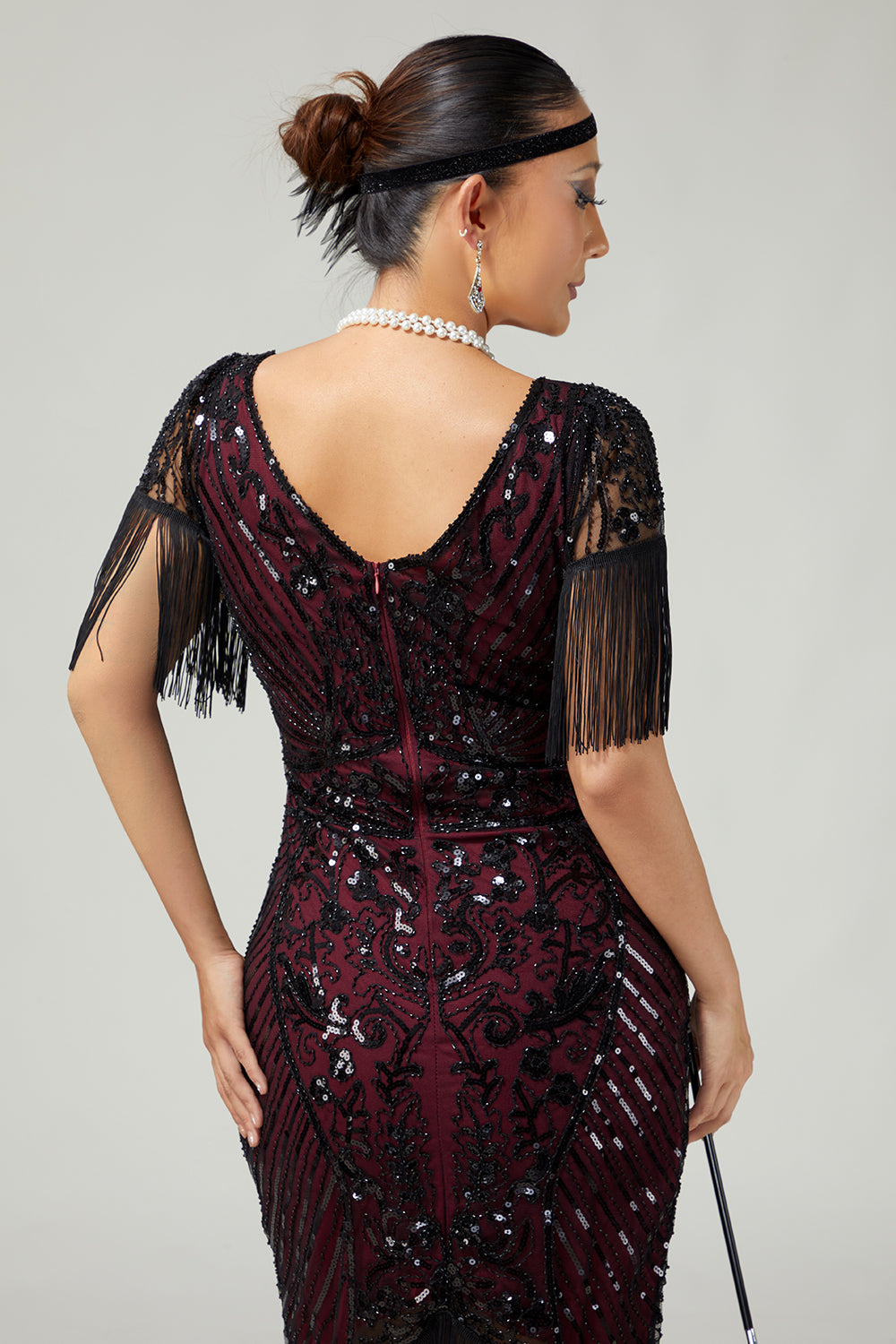 Black Golden V-Neck 1920s Dress With Sequins and Fringes