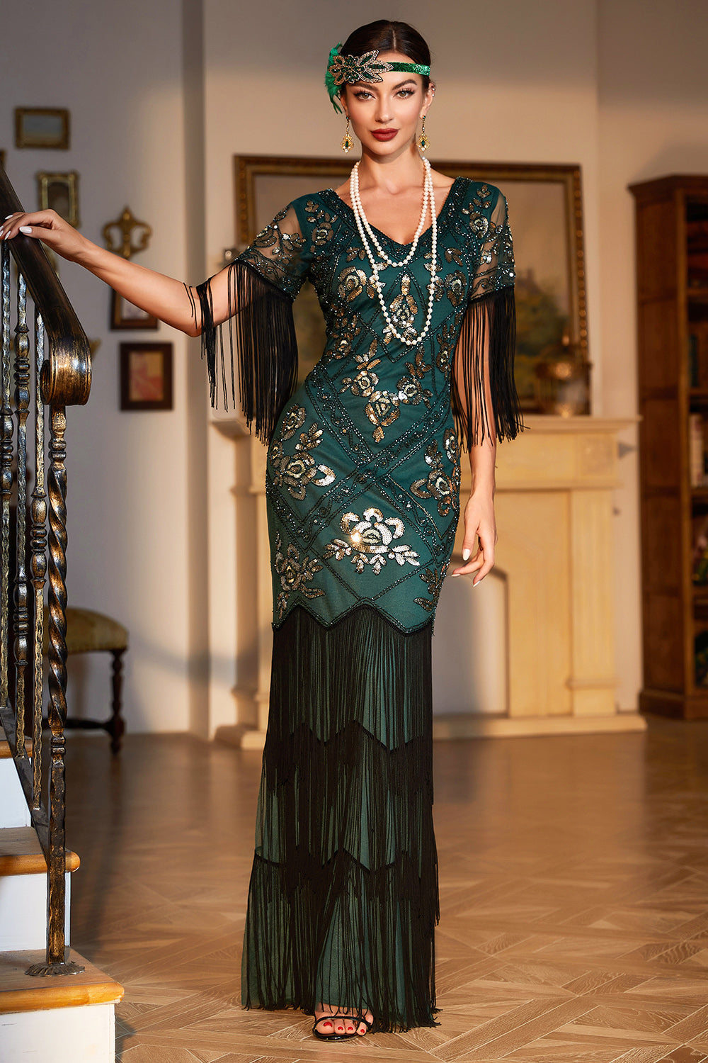 Zapaka Women Black 1920s Flapper Dress V Neck Long Sleeves Vintage Dress With Fringes