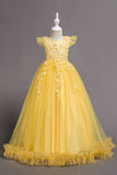 Tulle Boat Neck Yellow Girls Dresses with Appliques