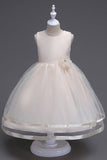 Boat Neck Tulle White Girls Dresses with Bow