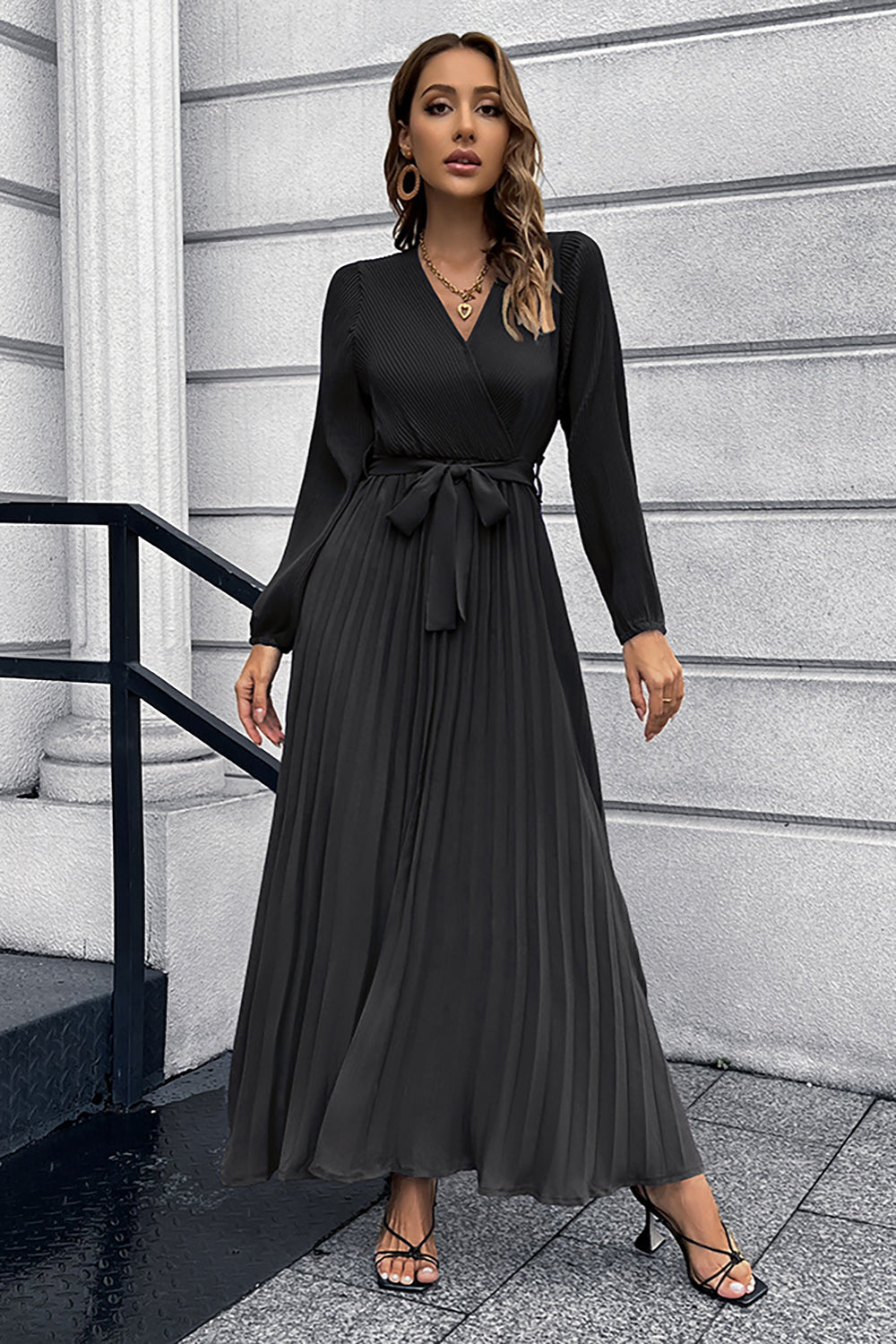 Long Sleeves Black Casual Dress with Sash
