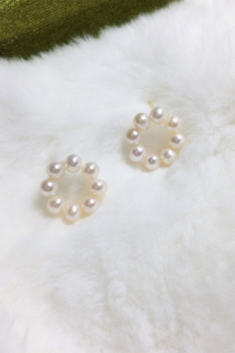 Load image into Gallery viewer, Pearl White Ear Stud